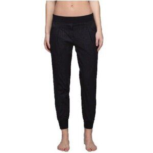 Lululemon Yoga Party Pant Desert Snake Embossed Black Size 8